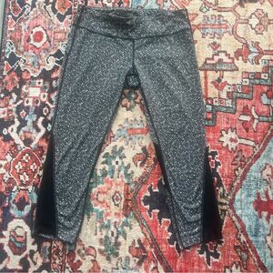 Nike Dri Fit Capri Leggings Black and White Pattern Size Large